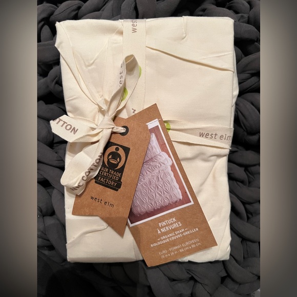 West Elm Organic Pintuck Sham - Picture 3 of 4